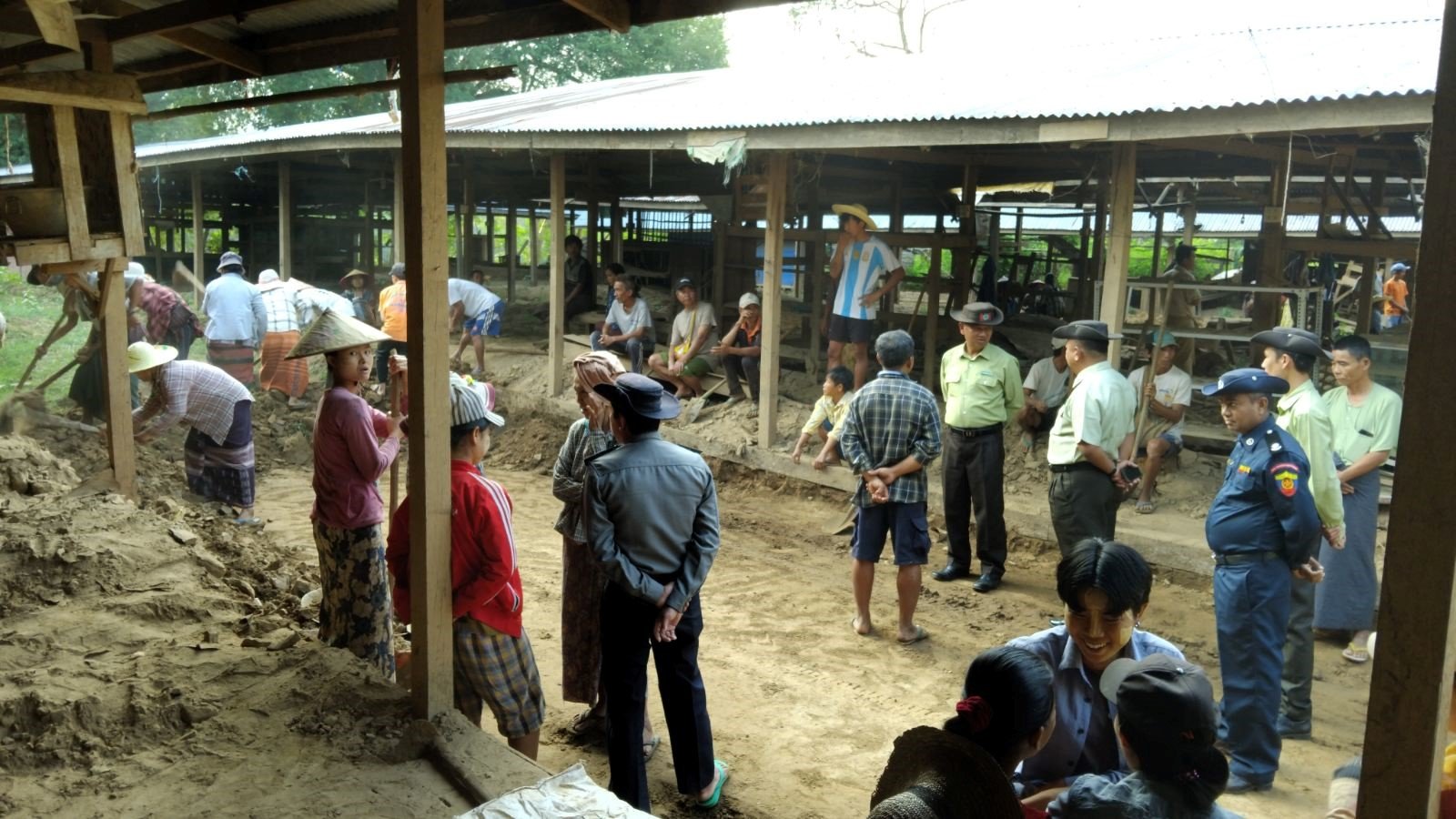 ကယားပြည်နယ်၊ ဘော်လခဲမြို့ရှိ ဖြစ်ပွားခဲ့သည့်ရာဂီမုန်တိုင်းကြောင့် ရေကြီးနစ်မြုပ်ခဲ့ပြီး ဖွင့်လှစ်နိုင်ခြင်းမရှိသည့် ဈေးဆိုင်ခန်းများ ပြန်လည်ဖွင့်လှစ်နိုင်ရေးနှင့် မီးဘေးအန္တရာယ်ကြိုတင်ကာကွယ်တားဆီးနိုင်ရေးအတွက် ဆောင်ရွက်နေမှုအခြေအနေများအား ကွင်းဆင်းစစ်ဆေး