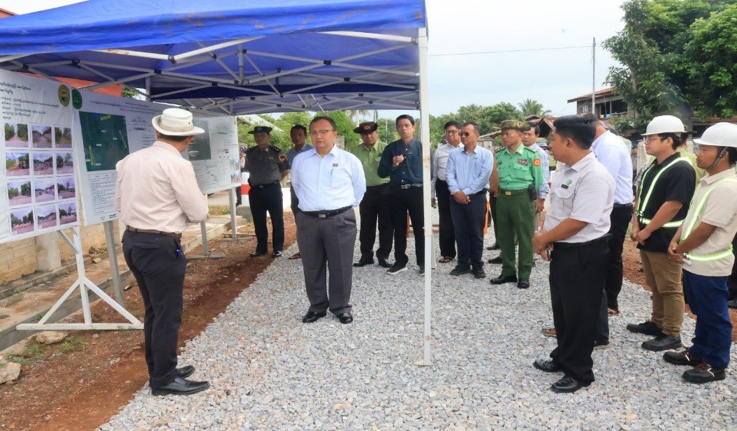ကယားပြည်နယ်၊ လွိုင်ကော်ခရိုင်၊ လွိုင်ကော်မြို့နယ်၊ ပန်ကန်းကျေးရွာအုပ်စုရှိ ဗေဒါလမ်းနှင့် ရန်အောင်မြင် လမ်းတို့အား ကတ္တရာလမ်းခင်းခြင်းလုပ်ငန်းဆောင်ရွက်နေမှုအခြေအနေများအား ကြည့်ရှုစစ်ဆေး