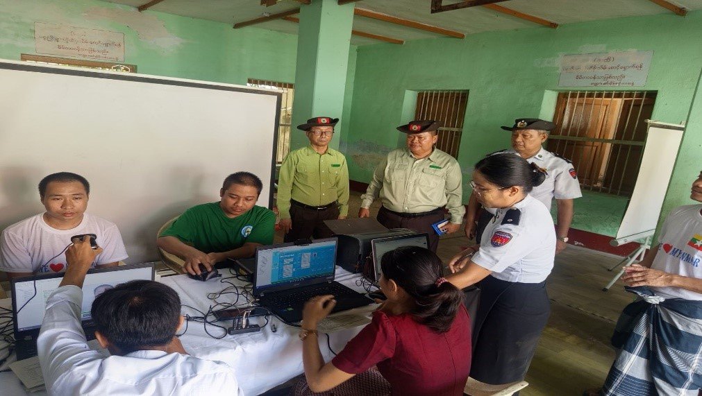 မကွေးမြို့နယ်၊ နံကပ်ကျွန်းကျေးရွာအုပ်စု၊ မြသလွန်ဘုရား ကုန်းတော်ပေါ်ရှိ သုဘောဂဓမ္မာရုံတွင် မလေးရှားနိုင်ငံမှ ပြန်လည်ရောက်ရှိလာသည့် နေရပ်ပြန် ၁၂၂ ဦး၏ UID ကတ်များ ပြုလုပ်ပေးနေမှုနှင့် PSMSဖြင့် စစ်ဆေးနေမှုအခြေအနေများအား ကြည့်ရှုစစ်ဆေး