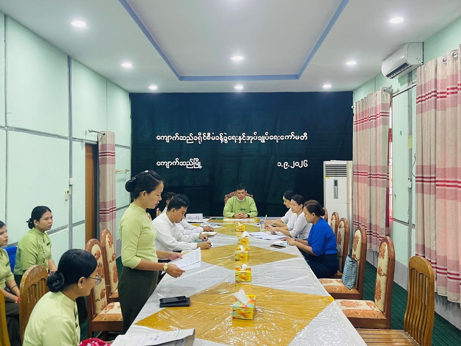 မန္တလေးတိုင်းဒေသကြီး၊  ကျောက်ဆည်ခရိုင်၊ ကျောက်ဆည်မြို့နယ်၊ ကျောက်ဆည်မြို့၊ လမ်းဦးစီးရိပ်သာ အစည်းအဝေးခန်းမ၌ ကျင်းပပြုလုပ်သည့် (၂၇)ကြိမ်မြောက်မြန်မာ့ရိုးရာယဉ်ကျေးမှု အဆို၊ အက၊ အရေး၊ အတီးပြိုင်ပွဲဝင်အဖွဲ့များအား ထောက်ပံ့ကြေးပေးအပ်သည့်အခမ်းအနားသို့ တက်ရောက်