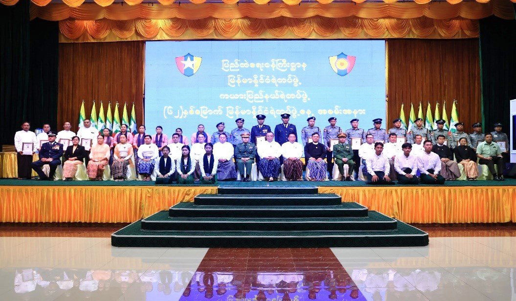 ကယားပြည်နယ်ခန်းမ၌ ကျင်းပပြုလုပ်သည့် (၆၂)နှစ်မြောက် မြန်မာနိုင်ငံရဲတပ်ဖွဲ့နေ့အခမ်းအနားသို့ တက်ရောက်