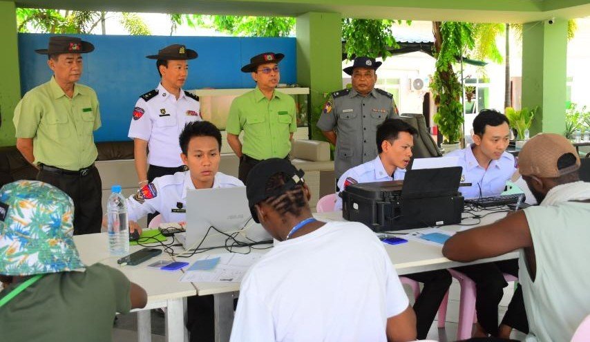 ကရင်ပြည်နယ်၊ မြဝတီခရိုင်၊ မြဝတီမြို့နယ်၌ တရားမဝင် ဝင်ရောက်လာသည့် နိုင်ငံခြားသားများအား ပြည်နှင်လွှဲပြောင်းနိုင်ရေး ကြီးကြပ်ဆောင်ရွက်