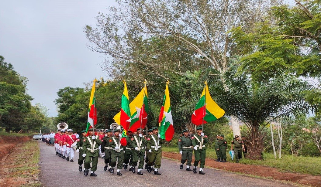 ကျိုင်းတုံမြို့၊ အမှတ်(၁၁)တပ်မတော်တန်းမြင့်‌လေ့ကျင့်ရေး ကျောင်း၌ ပြည်သူ့စစ်မှုထမ်းသင်တန်းအမှတ်စဉ်(၂၈)သို့ တက်ရောက်ကြမည့် နိုင်ငံ့သားကောင်းရတနာ များအား ကြိုဆိုပွဲအခမ်းအနားသို့ တက်ရောက်
