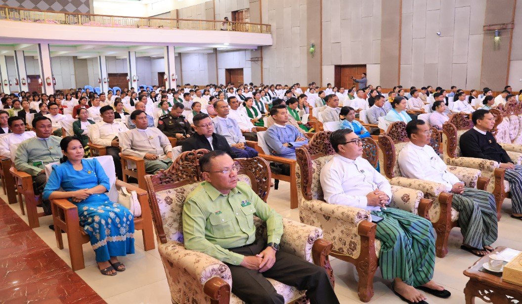 ကယားပြည်နယ်၊ လွိုင်ကော်ခရိုင်၊ လွိုင်ကော်မြို့၊ ပြည်နယ်ခန်းမ၌ အခြေခံပညာကျောင်းသား/ ကျောင်းသူများအတွက် နွေရာသီသင်တန်းများ သင်တန်းဖွင့်ပွဲအခမ်းအနားသို့ တက်ရောက်