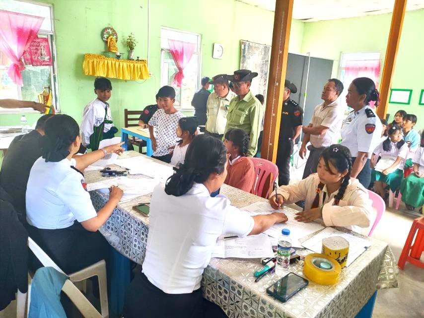 ရှမ်းပြည်နယ်၊ လွိုင်လင်ခရိုင်၊ လွိုင်လင်မြို့၊ အမှတ်(၂)ရပ်ကွက် အုပ်ချုပ်ရေးမှူးရုံး၌ ရက်(၁၀၀) စီမံချက်ဖြင့် နိုင်ငံသားစိစစ်ရေးကတ်ပြားပြုလုပ်ပေးခြင်းနှင့် UID နံပါတ်ထုတ်ပေးခြင်းလုပ်ငန်း ဆောင်ရွက်ပေးနေမှုအား ကြည့်ရှုစစ်ဆေး