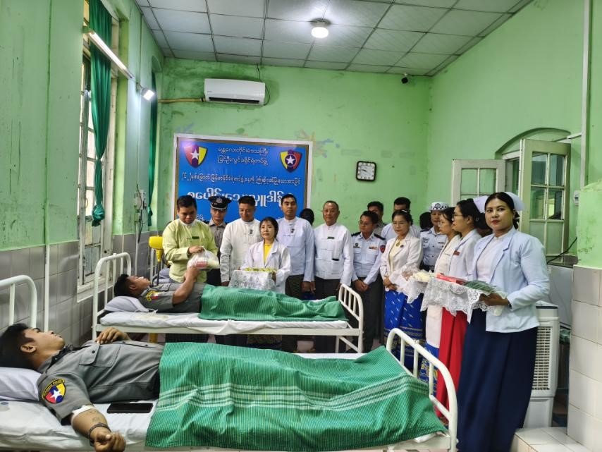 မန္တလေးတိုင်းဒေသကြီး၊ ပြင်ဦးလွင်ခရိုင်၊ ပြင်ဦးလွင်မြို့နယ်၊ ပြည်သူ့ဆေးရုံကြီး၌ ကျင်းပပြုလုပ်သည့် (၆၂)နှစ်မြောက် မြန်မာနိုင်ငံရဲတပ်ဖွဲ့နေ့ကို ကြိုဆိုဂုဏ်ပြုသောအားဖြင့် စုပေါင်းသွေးလှူဒါန်းပွဲ အခမ်းအနားသို့ တက်ရောက်