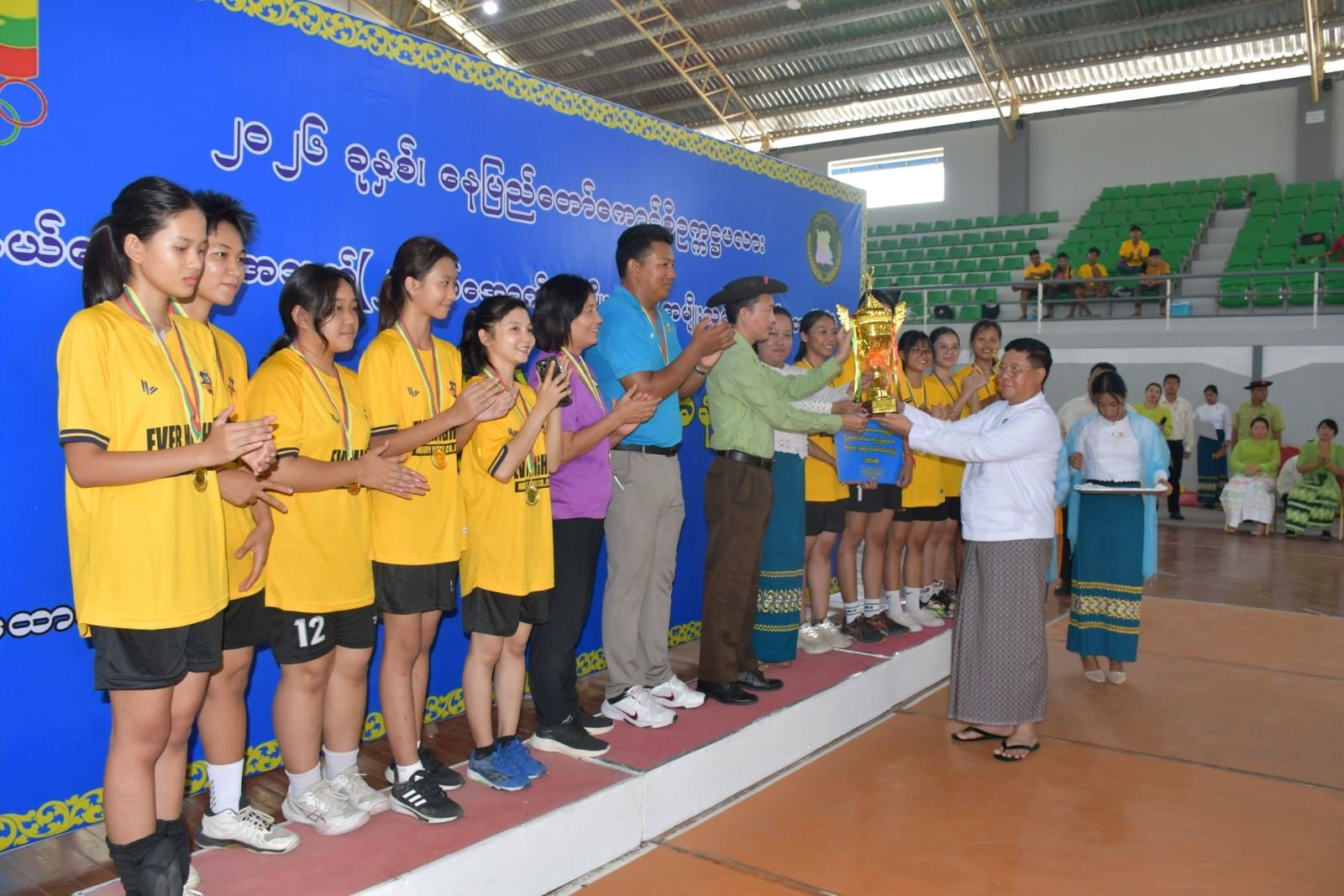 နေပြည်တော်၊ ပျဉ်းမနားခရိုင်၊ ဇမ္ဗူသီရိမြို့နယ်ရှိ နေပြည်တော်အားကစားရုံ၌ ကျင်းပပြုလုပ်သည့် ၂၀၂၆ ခုနှစ်၊ နေပြည်တော်ကောင်စီဥက္ကဋ္ဌဖလား မြို့နယ်ပေါင်းစုံအမျိုးသား/ အမျိုးသမီး ဘော်လီဘောပြိုင်ပွဲဆုပေးပွဲအခမ်းအနားသို့ တက်ရောက်