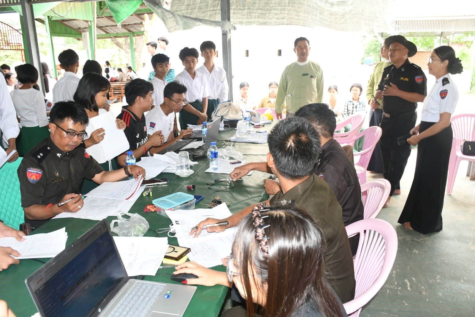 စစ်ကိုင်းတိုင်းဒေသကြီး၊ စစ်ကိုင်းခရိုင်၊ စစ်ကိုင်းမြို့၊ ရန်နိုင်အခြေခံပညာအထက်တန်းကျောင်း၌ ကျောင်းသား/ သူများကို နိုင်ငံသားစိစစ်ရေးကတ်များပြုလုပ်ဆောင်ရွက် ပေးနေမှုအခြေအနေများအား ကြည့်ရှုစစ်ဆေး