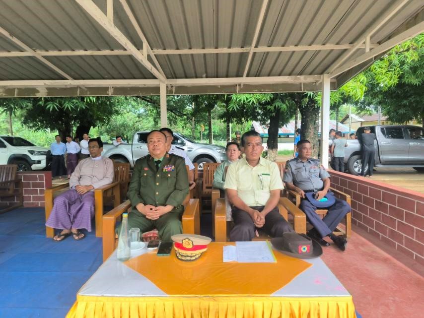 မွန်ပြည်နယ်၊ သထုံခရိုင်၊ သထုံမြို့နယ်၊ ဇရစ်ချောင်ကျေးရွာရှိ အမှတ်(၉)စစ်အခြေခံလေ့ကျင့်ရေးတပ်၊ စစ်ရေးပြကွင်း၌ ပြည်သူ့စစ်မှုထမ်းအမှတ်စဉ်(၂၃) (၃/၂၀၂၆) သင်တန်းဆင်းပွဲအခမ်းအနားသို့ တက်ရောက်