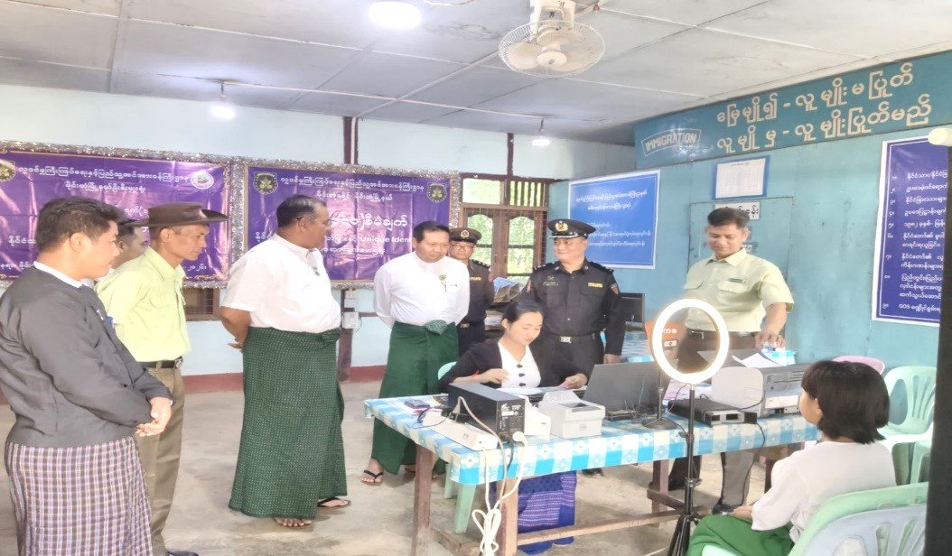ရှမ်းပြည်နယ်၊ မိုင်းတုံခရိုင်၊ မိုင်းတုံမြို့နယ်၌ နိုင်ငံတော်အစိုးရ၏ရက်(၁၀၀)လမင်းစီမံချက်ဖြင့် ပြည်သူများအား နိုင်ငံသားစိစစ်ရေးကတ်ပြားနှင့် Unique Identity (UID) ကတ်ထုတ်ပေးခြင်း အခမ်းအနားသို့ တက်ရောက်