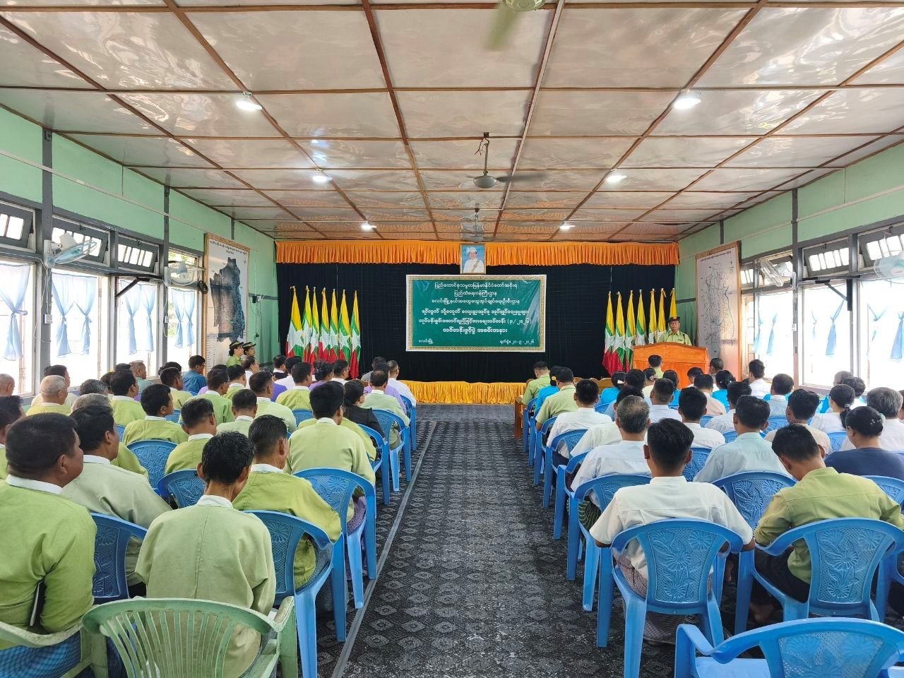 စလင်းမြို့နယ်အထွေထွေအုပ်ချုပ်ရေးဦးစီးဌာနရုံး အစည်းအဝေး ခန်းမ၌ ကျင်းပပြုလုပ်သည့် ရပ်ကွက် သို့မဟုတ် ကျေးရွာအုပ်စုအုပ်ချုပ်ရေးမှူးများ လုပ်ငန်းစွမ်းဆောင်ရည် မြင့်မားရေးသင်တန်းအမှတ်စဉ်(၃/၂၀၂၆) ဖွင့်ပွဲအခမ်းအနား