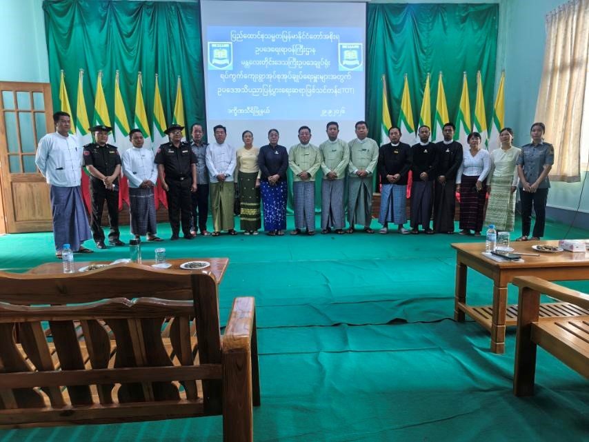 ဒက္ခိဏသီရိမြို့နယ်အထွေထွေအုပ်ချုပ်ရေးဦးစီး ဌာနရုံး အစည်းအဝေးခန်းမ၌ ကျင်းပပြုလုပ်သည့် ရပ်ကွက်/ ကျေးရွာအုပ်စုအုပ်ချုပ်ရေးမှူးများ အတွက် ဥပဒေအသိပညာပြန့်ပွားရေးဆရာဖြစ်သင်တန်း(TOT)သင်တန်းဖွင့်ပွဲအခမ်းအနားသို့ တက်ရောက်