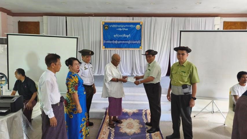 ရန်ကုန်တိုင်းဒေသကြီး၊ ကမာရွတ်ခရိုင်၊ ဗဟန်းမြို့နယ်၊ သာသနာ့ရိပ်သာရပ်ကွက်၊ တောင်ကြီးပရိယတ္တိ စာသင်တိုက်၊ ဒက္ခိဏာဝါသကျောင်းဆောင်၌ Unique ID Card နှင့် နိုင်ငံသားစိစစ်ရေးကတ်ပြား ပြုလုပ်ပေးနေမှုအား ကွင်းဆင်းစစ်ဆေး