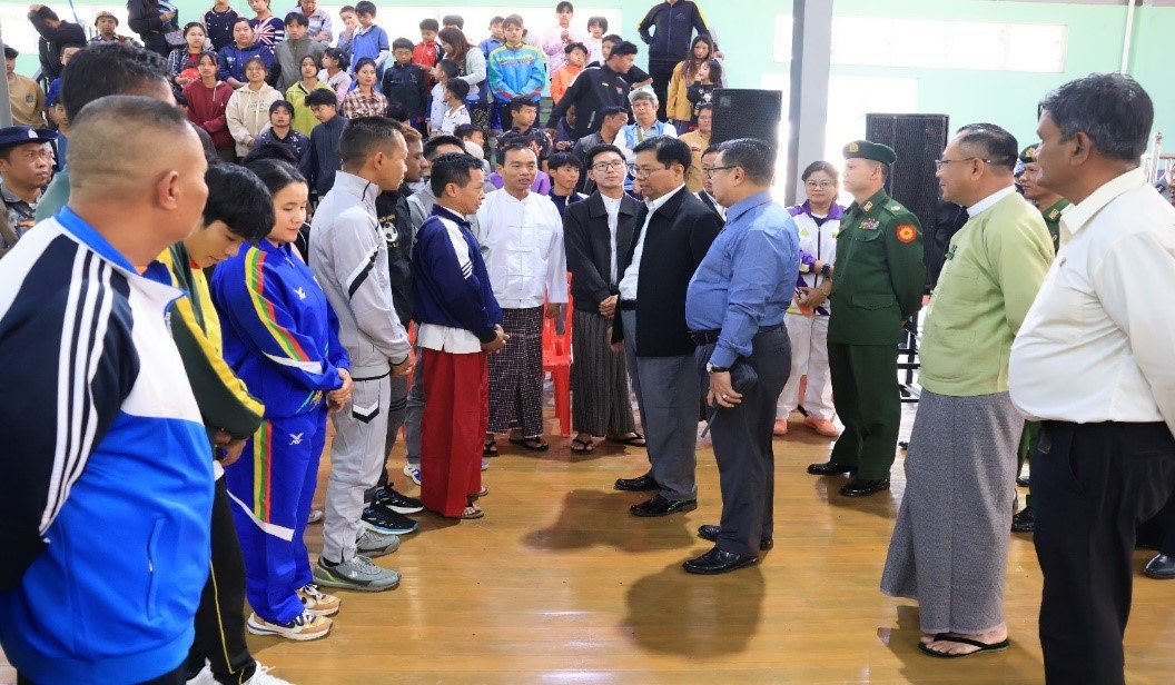 ကယားပြည်နယ်၊ လွိုင်ကော်ခရိုင်၊ လွိုင်ကော်မြို့၊ ဒေါဥခူရပ်ကွက်၊ ပြည်နယ်အားကစားကွင်း၌ မြို့နယ်အားကစားနှင့်ကာယပညာဦးစီးဌာနနှင့် မြို့နယ်ပညာရေးဦးစီးဌာနတို့မှ ပူးပေါင်းဖွင့်လှစ်သည့် နွေရာသီအခြေခံအားကစားသင်တန်းဖွင့်ပွဲအခမ်းအနားသို့ တက်ရောက်