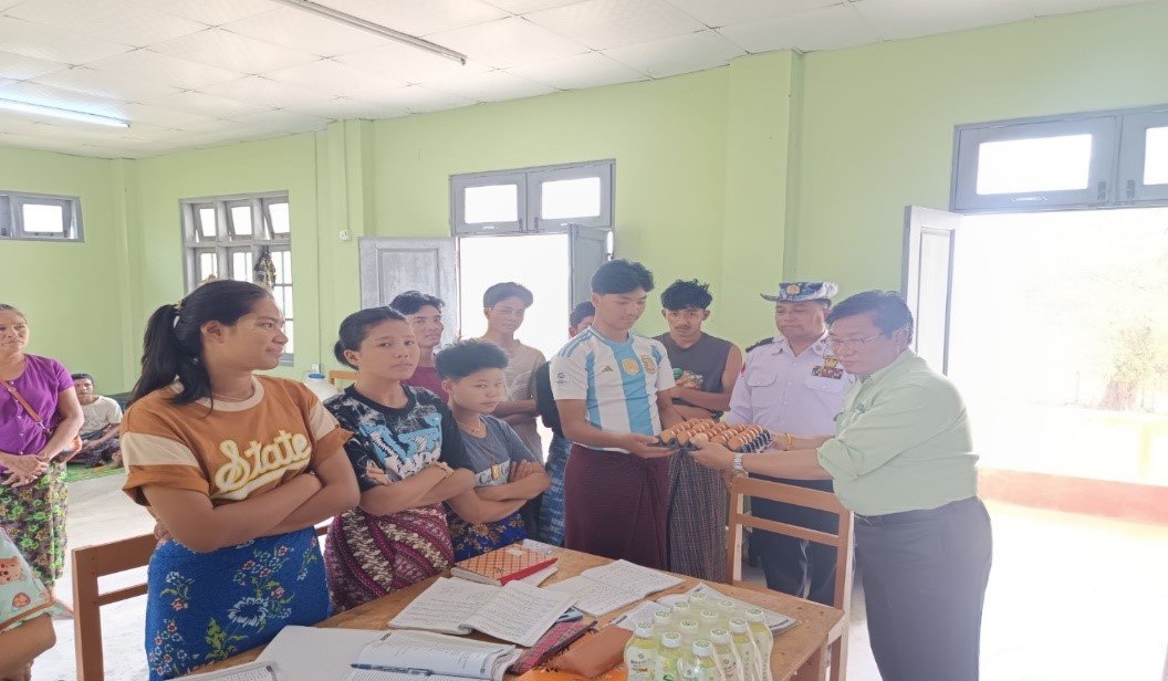 ဧရာဝတီတိုင်းဒေသကြီး၊ လပွတ္တာခရိုင်၊ လပွတ္တာမြို့၌ ၂၀၂၅-၂၀၂၆ ပညာသင်နှစ်၊ တက္ကသိုလ်ဝင် စာမေးပွဲဖြေဆိုရန်အတွက် ရပ်ဝေးဒေသမှ လာရောက်တည်းခိုနေထိုင်လျက်ရှိသည့် ကျောင်းသား/ သူများနှင့် မိဘများအား သွားရောက်တွေ့ဆုံ