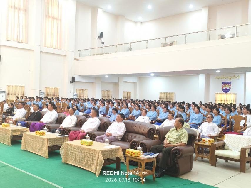 ကရင်ပြည်နယ်၊ ဘားအံခရိုင်၊ ဘားအံမြို့နယ်၊ ဘားအံတက္ကသိုလ်(ဘွဲ့နှင်းခန်းမ)၌ ဘားအံတက္ကသိုလ်(၂၃)နှစ်ပြည့်အထိမ်းအမှတ် "စဥ်ဆက်မပြတ်ဖွံ့ဖြိုးတိုးတက်သောအနာဂတ်အတွက် သုတေသနအားမာန်" သုတေသနစာတမ်းဖတ်ပွဲအခမ်းအနားသို့ တက်ရောက်