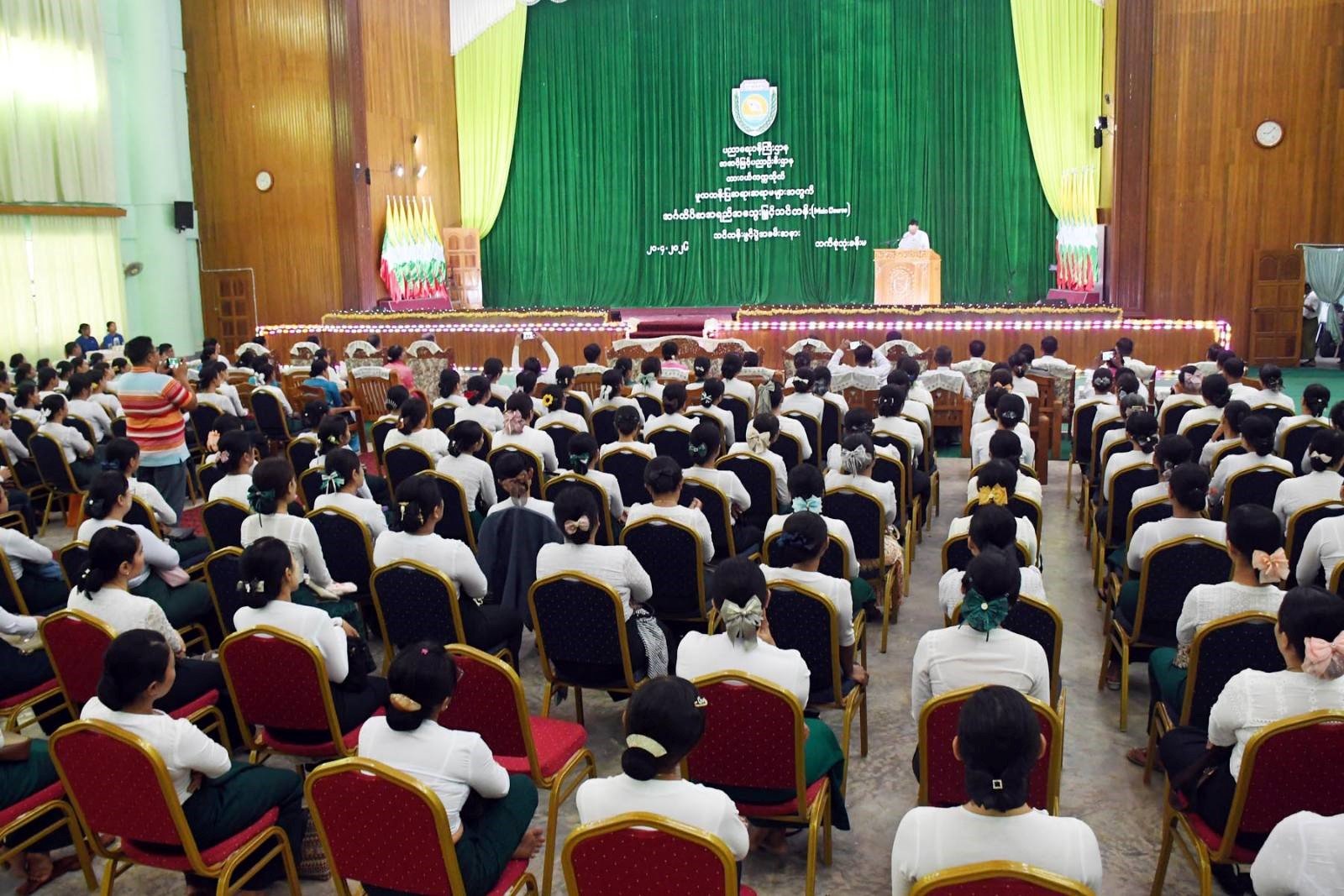 တနင်္သာရီတိုင်းဒေသကြီး၊ ထားဝယ်ခရိုင်၊ ထားဝယ်မြို့နယ်၊ ထားဝယ်တက္ကသိုလ်ဘက်စုံသုံးခန်းမ၌ ကျင်းပပြုလုပ်သည့် မူလတန်းပြ ဆရာ/ ဆရာမများအား အင်္ဂလိပ်စာအရည်အသွေးမြှင့်သင်တန်း (Main Course) ဖွင့်ပွဲအခမ်းအနားသို့ တက်ရောက်