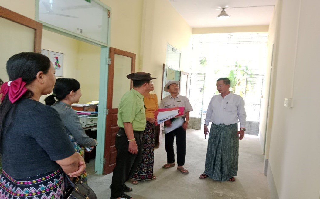 စစ်ကိုင်းတိုင်းဒေသကြီး၊ စစ်ကိုင်းခရိုင်၊ စစ်ကိုင်းမြို့၊ ရွှေမင်းဝံရပ်ကွက်၊ ခရိုင်စီမံကိန်းဦးစီးဌာန ဝန်ထမ်း အိမ်ရာ၌ ငလျင်ဒဏ်ကြောင့် ထိခိုက်ပျက်စီးခဲ့သောအဆောက်အဦများ ပြုပြင်ထားရှိမှုအခြေအနေ များအား ကွင်းဆင်းစစ်ဆေး