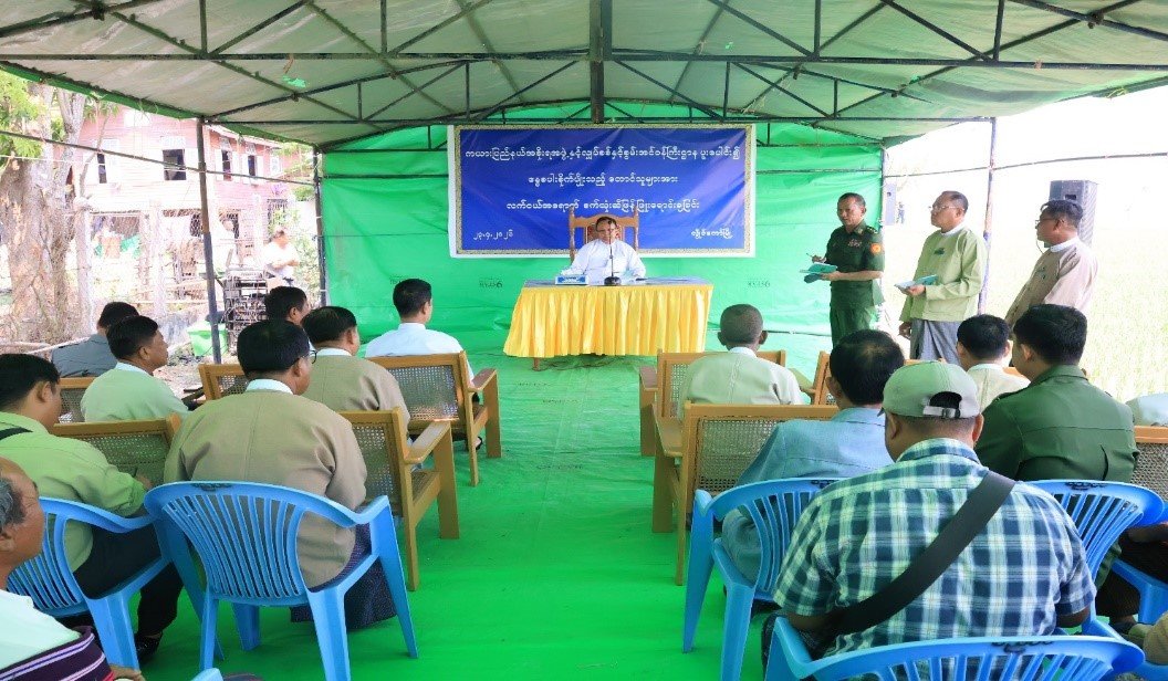 ကယားပြည်နယ်၊ လွိုင်ကော်ခရိုင်၊ လွိုင်ကော်မြို့၊ ပန်ကန်းကျေးရွာအုပ်စု၊ မှုံပြာကျေးရွာရှိ နွေစပါး စိုက်ပျိုးသည့်တောင်သူများအား လက်ဝယ်အရောက် စက်သုံးဆီဖြန့်ဖြူးရောင်းချခြင်းအခမ်းအနားသို့ တက်ရောက်