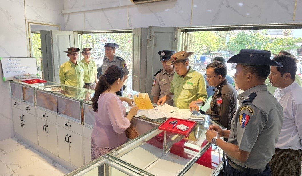 မန္တလေးတိုင်းဒေသကြီး၊ ရမည်းသင်းခရိုင်၊ ရမည်းသင်းမြို့ပေါ်ရှိ ရွှေဆိုင်များအား ညွှန်ကြားချက်များ နှင့်အညီ ရောင်းချခြင်းရှိ/ မရှိအခြေအနေများအား ကွင်းဆင်းစစ်ဆေး
