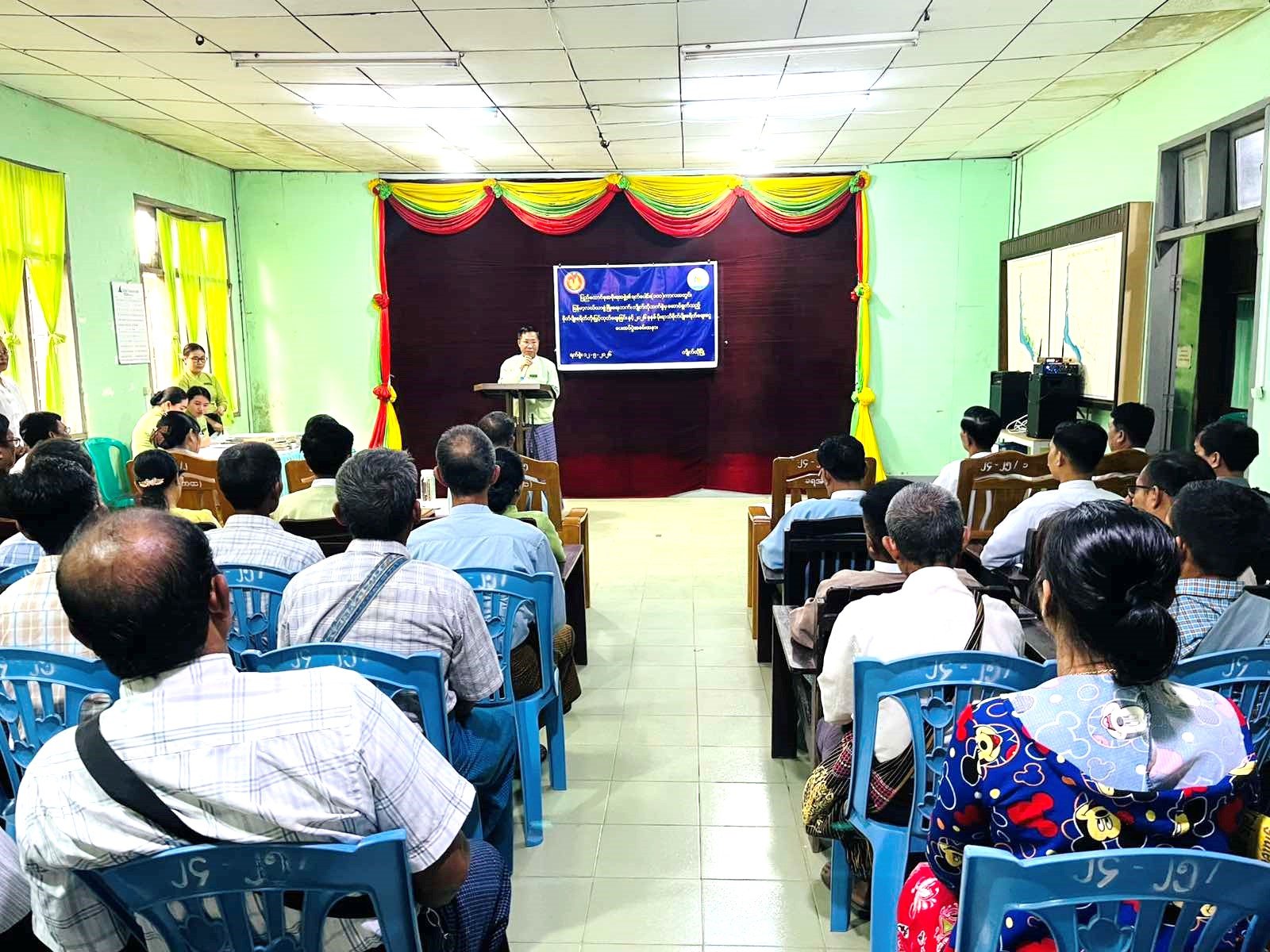 မွန်ပြည်နယ်၊ ကျိုက်ထိုခရိုင်၊ ကျိုက်ထိုမြို့၊ ခရိုင်အထွေထွေအုပ်ချုပ်ရေးဦးစီးဌာနရုံး အစည်းအဝေး ခန်းမ၌ ရက်ပေါင်း(၁၀၀)စီမံချက်ကာလအတွင်း စိုက်ပျိုးစရိတ်တိုးမြှင့်ထုတ်ချေးခြင်းနှင့် ၂၀၂၆ ခုနှစ်၊ မိုးရာသီစိုက်ပျိုးစရိတ်ချေးငွေပေးအပ်ခြင်းအခမ်းအနားသို့ တက်ရောက်
