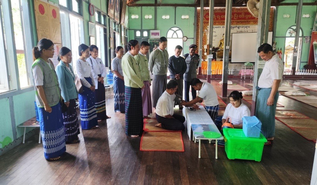 စစ်ကိုင်းတိုင်းဒေသကြီး၊ မော်လိုက်ခရိုင်၊ မော်လိုက်မြို့နယ်အတွင်းရှိ အပူရှောင်စခန်းများနှင့် ရေပေးဝေ နေသည့် ရေသိုလှောင်ကန်များအား ကြည့်ရှုစစ်ဆေး