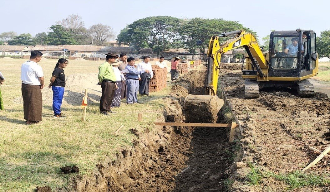 မကွေးတိုင်းဒေသကြီး၊ မင်းဘူးခရိုင်၊ မင်းဘူးမြို့၊ ခရိုင်အားကစားကွင်းအတွင်း အဆင့်မြှင့်တင်ခြင်း လုပ်ငန်းတွင်ပါဝင်သည့် အပြင်ပတ်လမ်း၊ အတွင်းပတ်လမ်း အုတ်ရေမြောင်းပြုလုပ်နေမှုအခြေအနေ များအား ကြည့်ရှုစစ်ဆေး