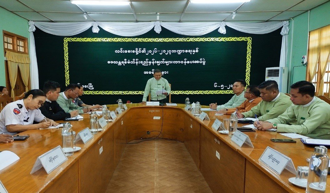 ရှမ်းပြည်နယ်၊ လင်းခေးခရိုင်၊ လင်းခေးမြို့၊ ခရိုင်အထွေထွေအုပ်ချုပ်ရေးဦးစီးဌာန၊ အစည်းအဝေးခန်းမ၌ ကျင်းပပြုလုပ်သည့် ၂၀၂၆-၂၀၂၇ ဘဏ္ဍာရေးနှစ်၊ ဒေသန္တရစီမံကိန်းရည်မှန်းချက်များတာဝန်ပေးအပ်ပွဲ အခမ်းအနားသို့ တက်ရောက်