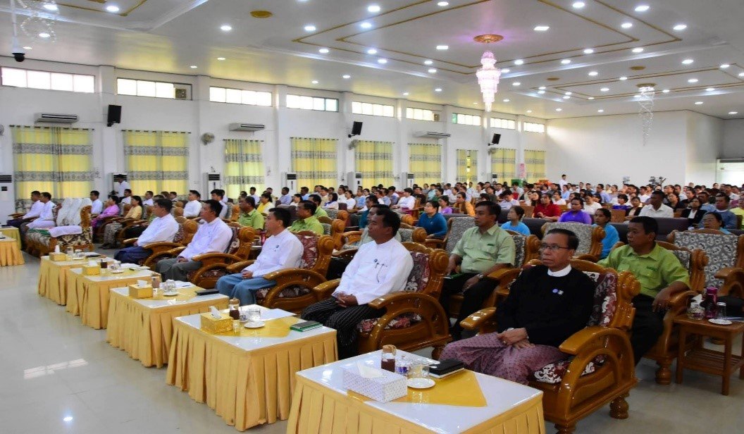 ပဲခူးတိုင်းဒေသကြီး၊ ပဲခူးခရိုင်၊ ပဲခူးမြို့၊ မြို့တော်ခန်းမ၌ကျင်းပပြုလုပ်သော အသေးစား၊ အငယ်စားနှင့် အလတ်စားစီးပွားရေးလုပ်ငန်းများဖွံဖြိုးတိုးတက်ရေးအေဂျင်စီမှ ကြီးမှူးကျင်းပသည့် ထုတ်ပိုးမှုဆိုင်ရာ အသိပညာပေးဆွေးနွေးပွဲသို့ တက်ရောက်