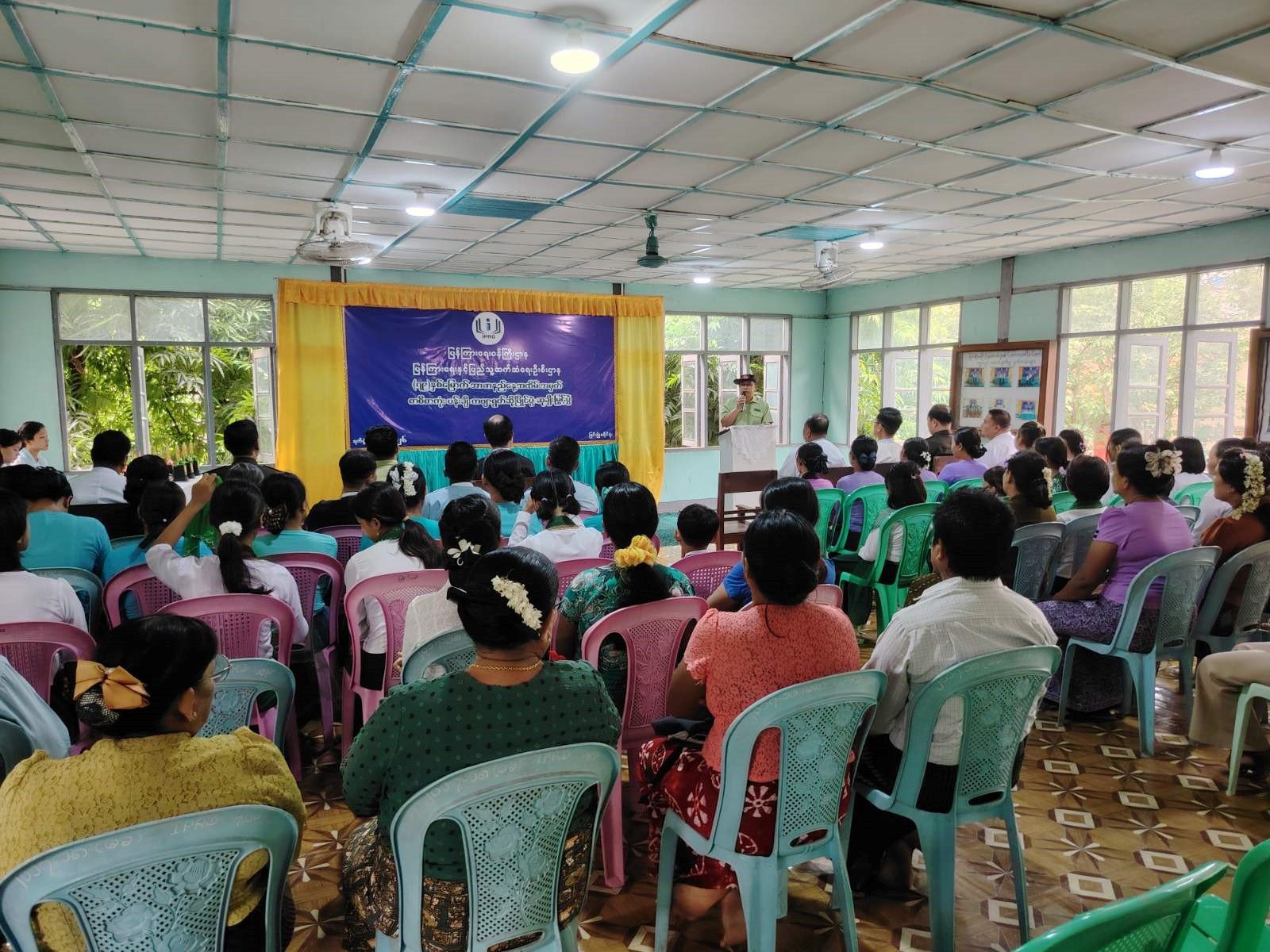 မန္တလေးတိုင်းဒေသကြီး၊ မြင်းခြံခရိုင်၊ မြင်းခြံမြို့၊ အမှတ်(၅)ရပ်ကွက်ရှိ ခရိုင်ပြန်ကြားရေးနှင့် ပြည်သူ့ ဆက်ဆံရေးဦးစီးဌာန၌ ကျင်းပပြုလုပ်သည့် (၇၉)နှစ်မြောက် အာဇာနည်နေ့အထိမ်းအမှတ်ကဗျာ၊ စာစီစာကုံး၊ ပန်းချီပြိုင်ပွဲဆုချီးမြှင့်ပွဲအခမ်းအနားသို့ တက်ရောက်