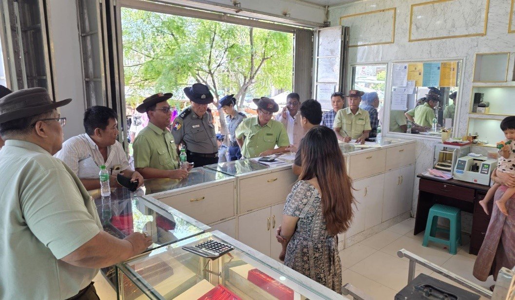 မန္တလေးတိုင်းဒေသကြီး၊ ရမည်းသင်းခရိုင်၊ ပျော်ဘွယ်မြို့၊ မြင်းဘက်ရပ်ကွက်ရှိ ရွှေဆိုင်များတွင် အဖိုးတန်သတ္တု ရွှေရောင်းဝယ်မှုနှင့်ပတ်သက်၍ သတ်မှတ်စံချိန်စံညွှန်းများနှင့်အညီ ရောင်းချပေးနေမှု ရှိ/ မရှိအခြေအနေအား  ကွင်းဆင်းစစ်ဆေး