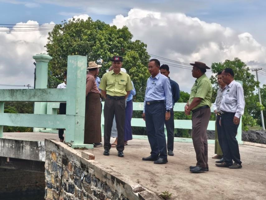 မန္တလေးတိုင်းဒေသကြီး၊ အောင်မြေသာစံခရိုင်၊ ပုသိမ်ကြီးမြို့နယ်၊ ရန်ကင်းတောင်ကျေးရွာအုပ်စု၌ ပန်းတင် ရေနုတ်မြောင်းဆည်ယူနေမှုအခြေအနေအား ကြည့်ရှုစစ်ဆေး