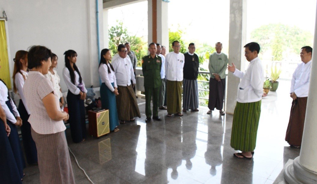 ကယားပြည်နယ်၊ လွိုင်ကော်ခရိုင်၊ လွိုင်ကော်မြို့၊ ပညာရေးဒီဂရီကောလိပ်နှင့် ကွန်ပျူတာတက္ကသိုလ် (လွိုင်ကော်)တွင် ဖွင့်လှစ်သင်ကြားလျက်ရှိသည့် သင်တန်းများအား ကြည့်ရှုအားပေး