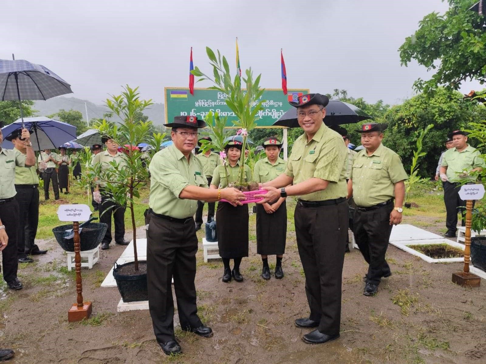 မွန်ပြည်နယ်၊ မော်လမြိုင်ခရိုင်၊ မော်လမြိုင်မြို့၊ ဈေးကြိုရပ်ကွက်၊ တောင်ဝိုင်းရပ်၌ ကျင်းပပြုလုပ်သည့် ၂၀၂၆ ခုနှစ်၊ မိုးရာသီ သစ်ပင်စိုက်ပျိုးပွဲအခမ်းအနားသို့ တက်ရောက်