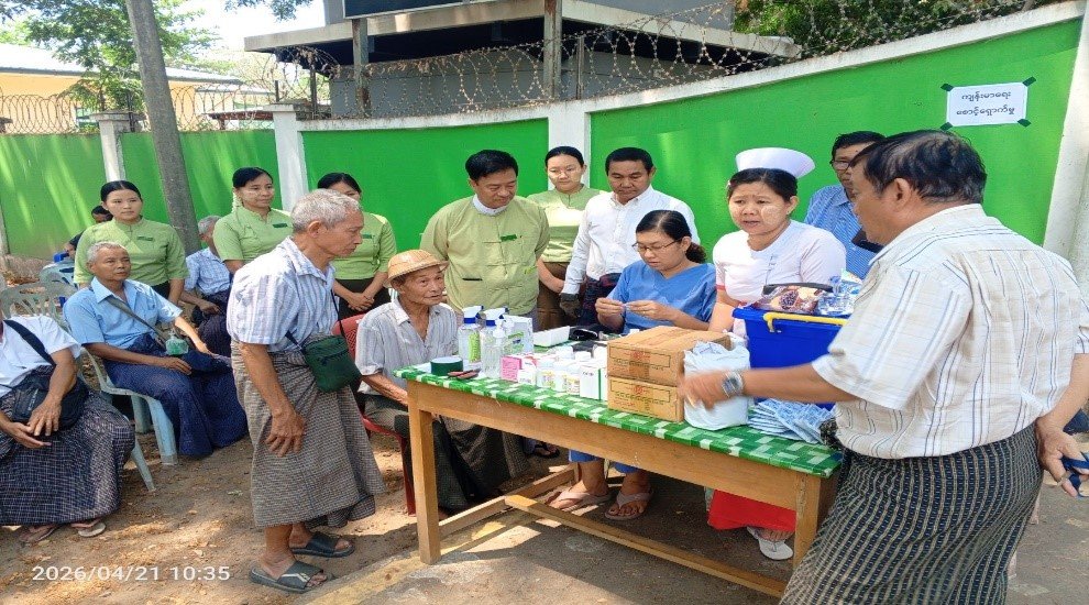 ရန်ကုန်တိုင်းဒေသကြီး၊ တိုက်ကြီးခရိုင်၊  တိုက်ကြီးမြို့နယ်၊ မြန်မာ့စီးပွားရေးဘဏ်(တိုက်ကြီး)တွင် ပင်စင်ထုတ်ယူနေသည့် အငြိမ်းစားဝန်ထမ်းများအား စားအုန်းဆီများရောင်းချပေးနေမှုနှင့် အပူရှောင်ရန် နေရာများပြင်ဆင်ဆောင်ရွက်ထားရှိမှုအခြေအနေများအား ကြည့်ရှုစစ်ဆေး