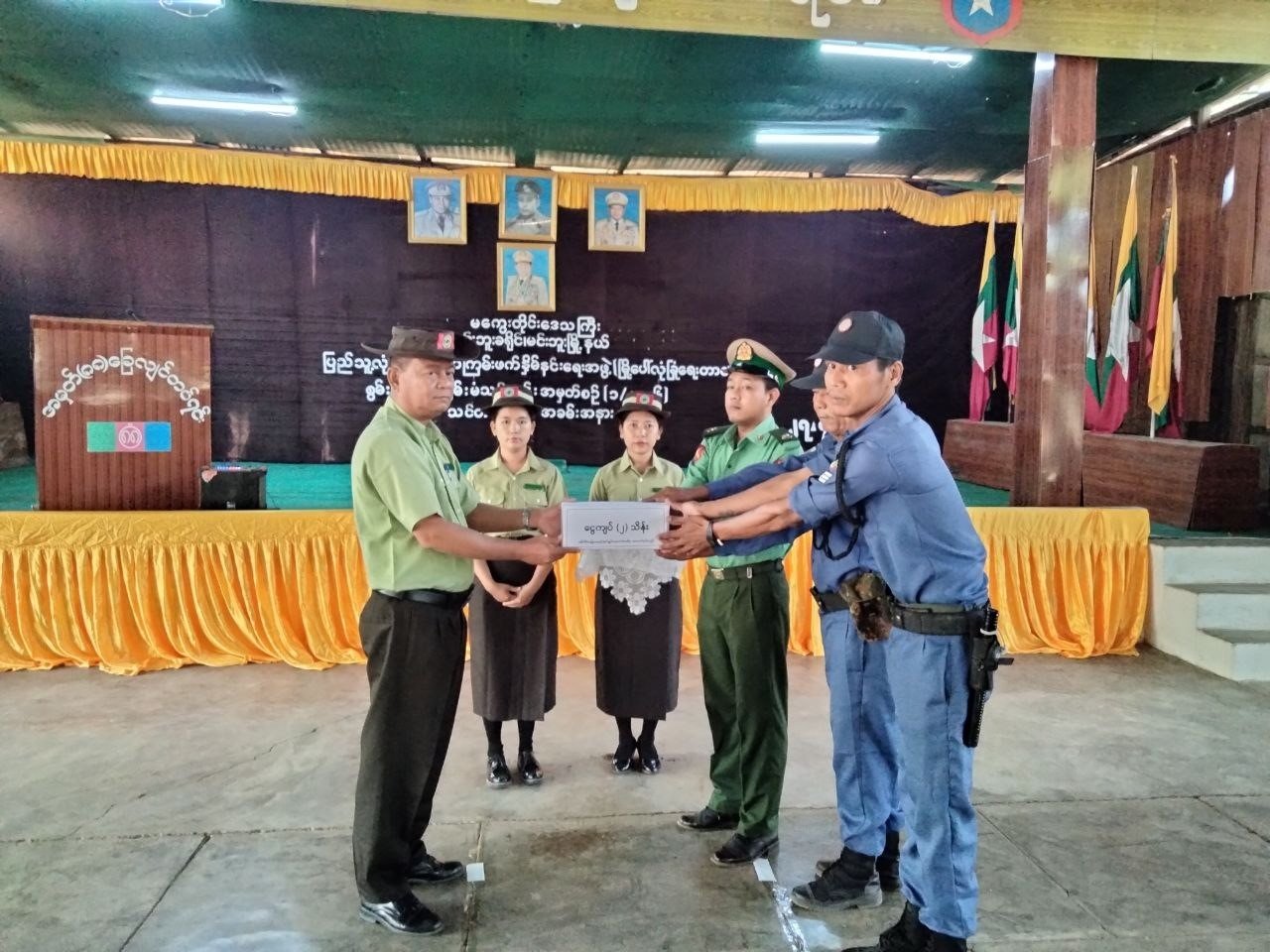 မကွေးတိုင်းဒေသကြီး၊ မင်းဘူးခရိုင်၊ မင်းဘူးမြို့နယ်၊ အမှတ်(၈၈)ခြေလျင်တပ်ရင်း၊ အောင်စစ်သည် ခန်းမ၌ ကျင်းပပြုလုပ်သည့် ပြည်သူ့လုံခြုံရေးနှင့်အကြမ်းဖက်နှိမ်နင်းရေးအဖွဲ့ (မြို့ပေါ်လုံခြုံရေးတာဝန်) အဖွဲ့ဝင်များ၏ စွမ်းရည်မြှင့်မွမ်းမံသင်တန်းဖွင့်ပွဲသို့ တက်ရောက်