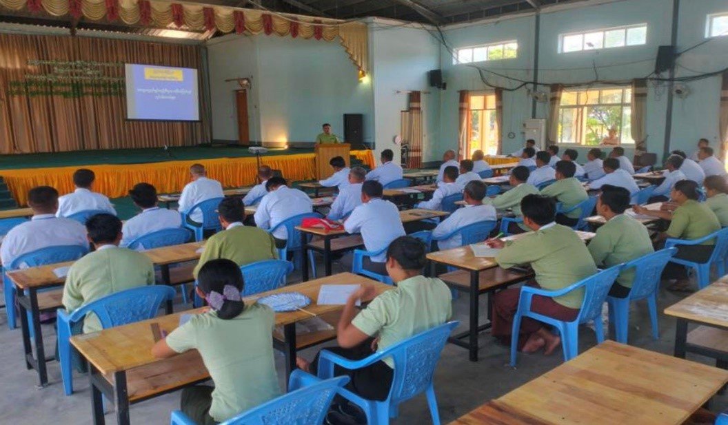 မန္တလေးတိုင်းဒေသကြီး၊ တံတားဦးခရိုင်၊ တံတားဦးမြို့နယ်၊ အမှတ်(၂)ရပ်ကွက်၊ မြို့နယ်ခန်းမ၌ ဖွင့်လှစ် သင်ကြားနေသည့် ရပ်ကွက်/ ကျေးရွာအုပ်စုအုပ်ချုပ်ရေးမှူးများ၏ လုပ်ငန်းစွမ်းဆောင်ရည်မြင့်မားရေး သင်တန်းအမှတ်စဉ်(၁/၂၀၂၆)၌ သင်ခန်းစာဘာသာရပ်များ ဆွေးနွေးပို့ချ